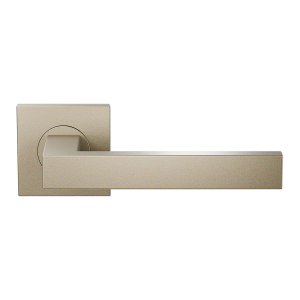 GPF138E door handle on rose