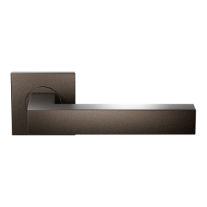 GPF132ER door handle on rose pointing right