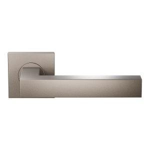 GPF132ER door handle on rose pointing right