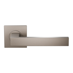 GPF138E door handle on rose